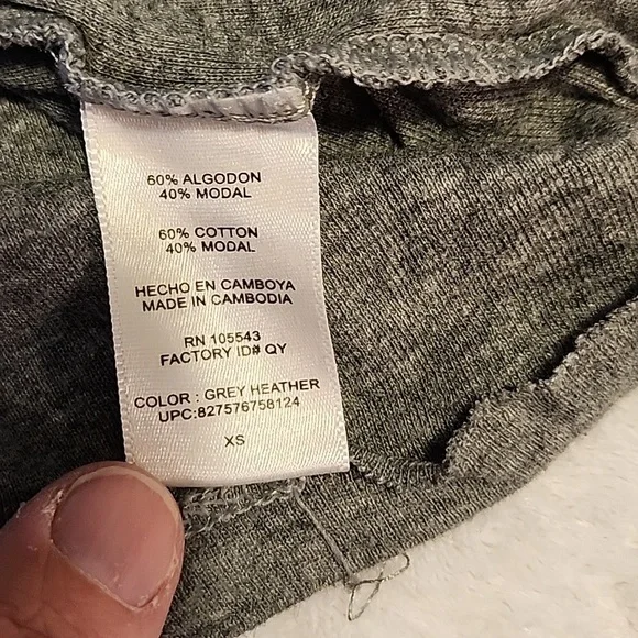 Daisy Fuentes favorite tee - Picture 4 of 6